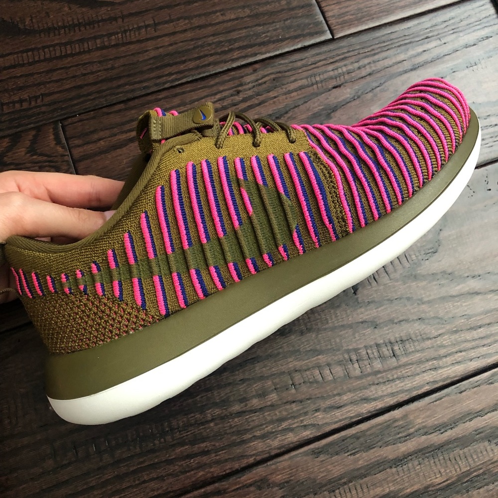NIKE FLYKNIT ROSHE TWO
